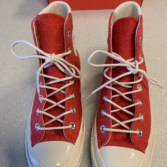 Red girl converse - Picture 3 of 6